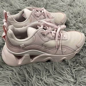 Brand new woman’s Nike shoes